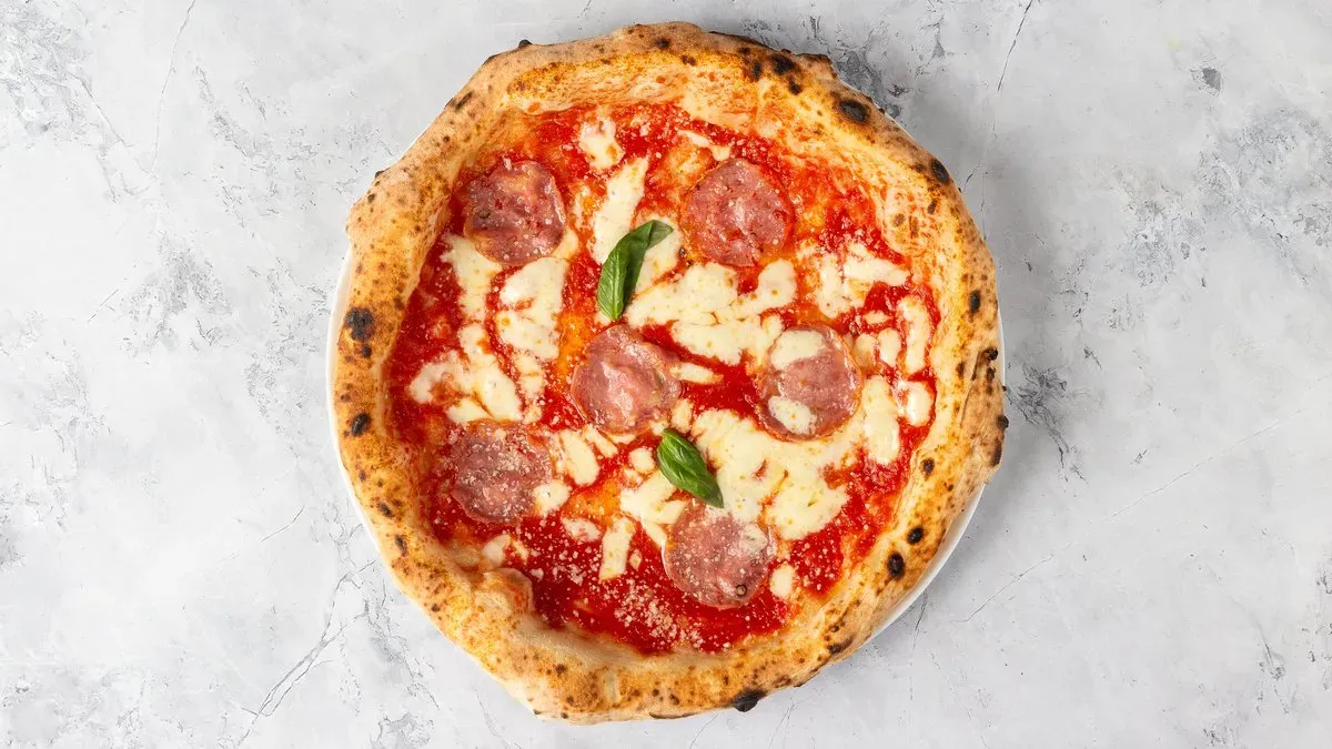 Salame pizza
