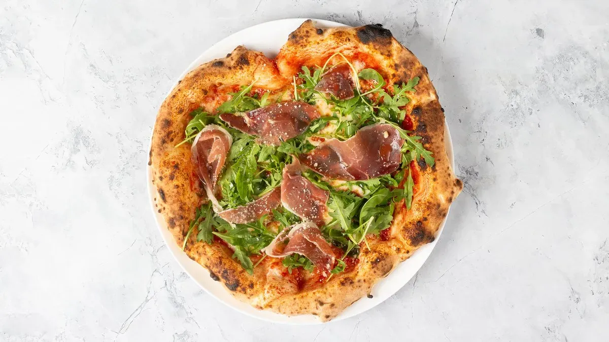 Prosciutto pizza