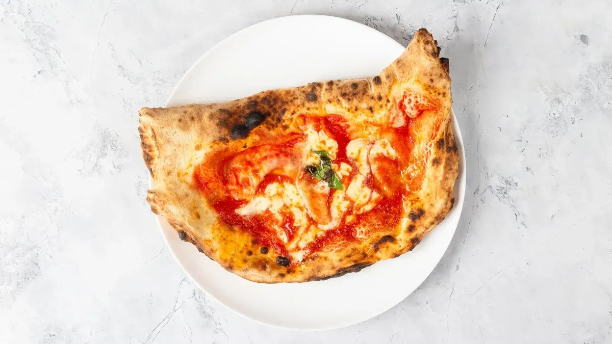 Cotto e Funghi calzone