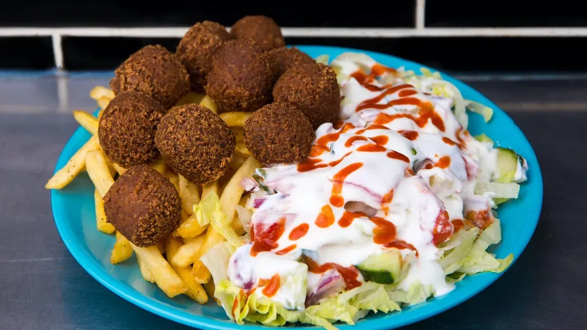 FALAFEL TÁL HASÁBBURGONYÁVAL