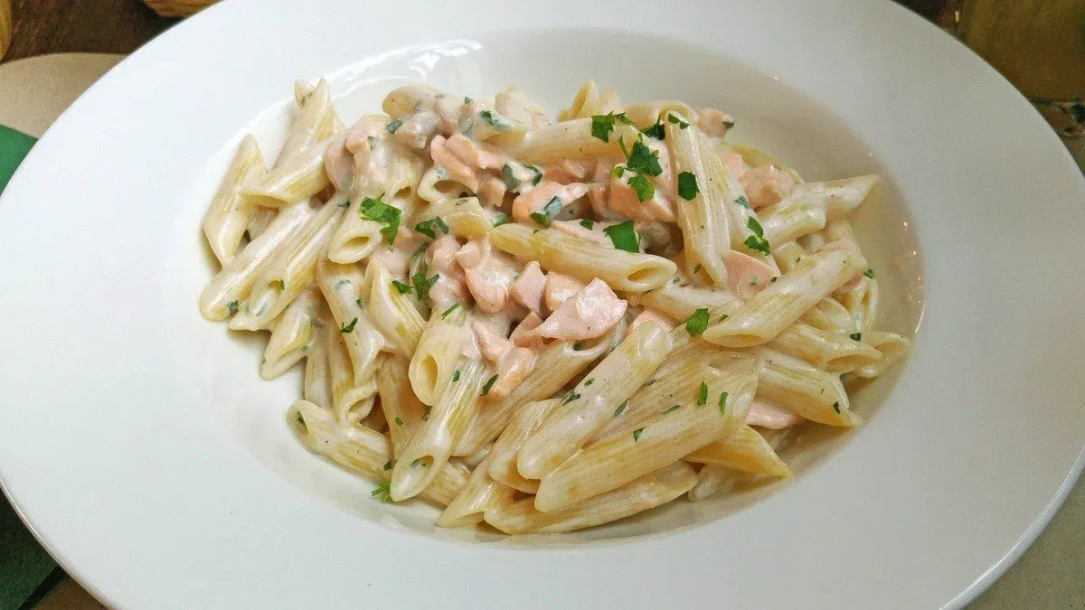 Penne lazacos-tejszínes szószban