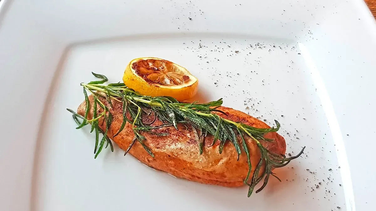 Petto di Pollo alla Griglia con Rosmarino