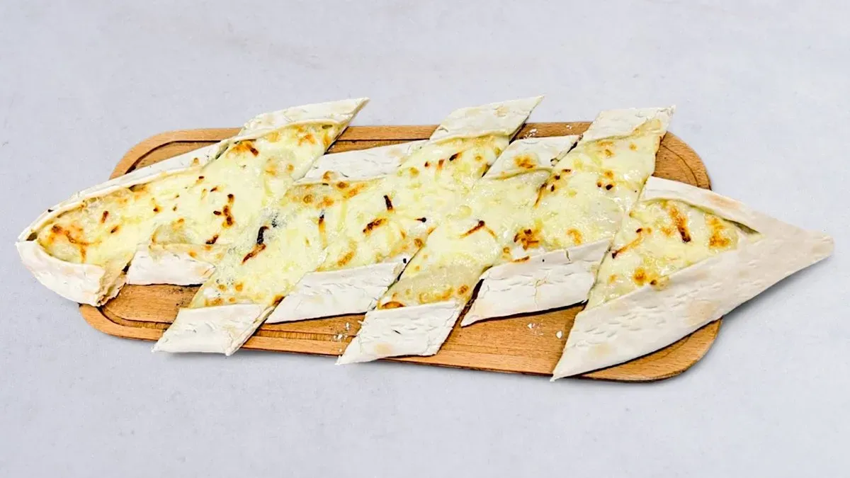 Sajtos pide