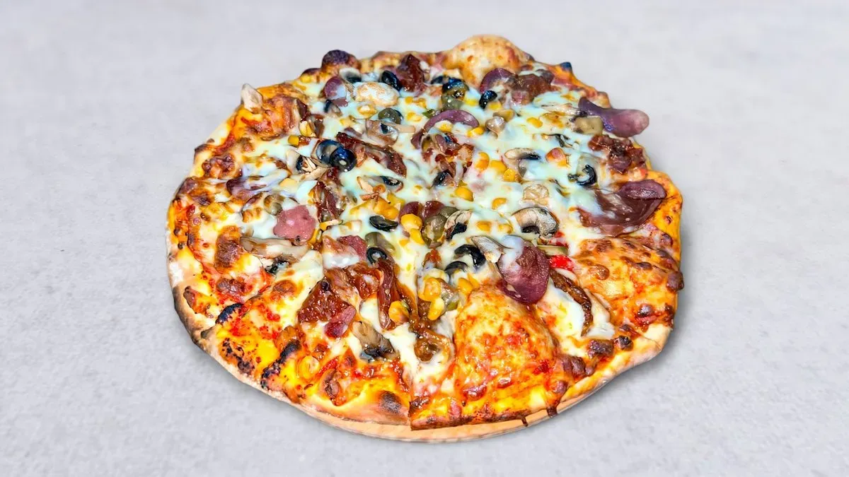 Kolbászos pizza