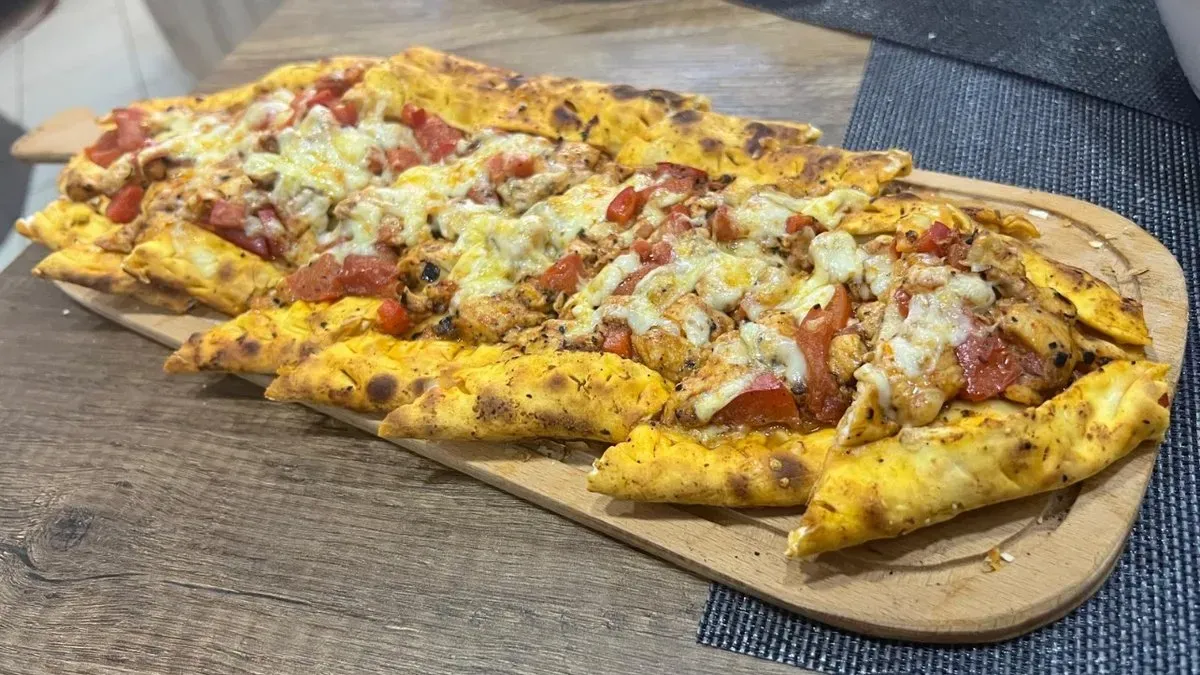 Csirkés pide