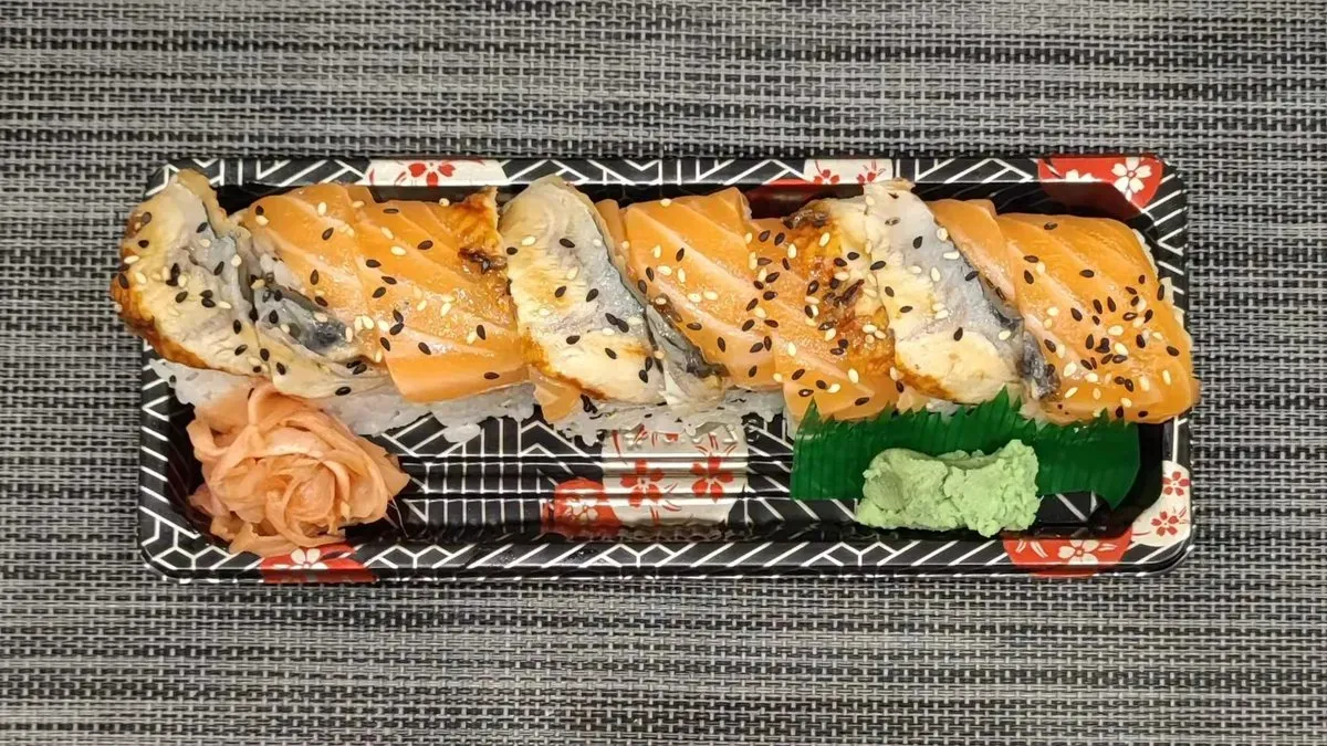 E75#Lazac,avokádó ,angolna,surimi,spicy majonéz 8db