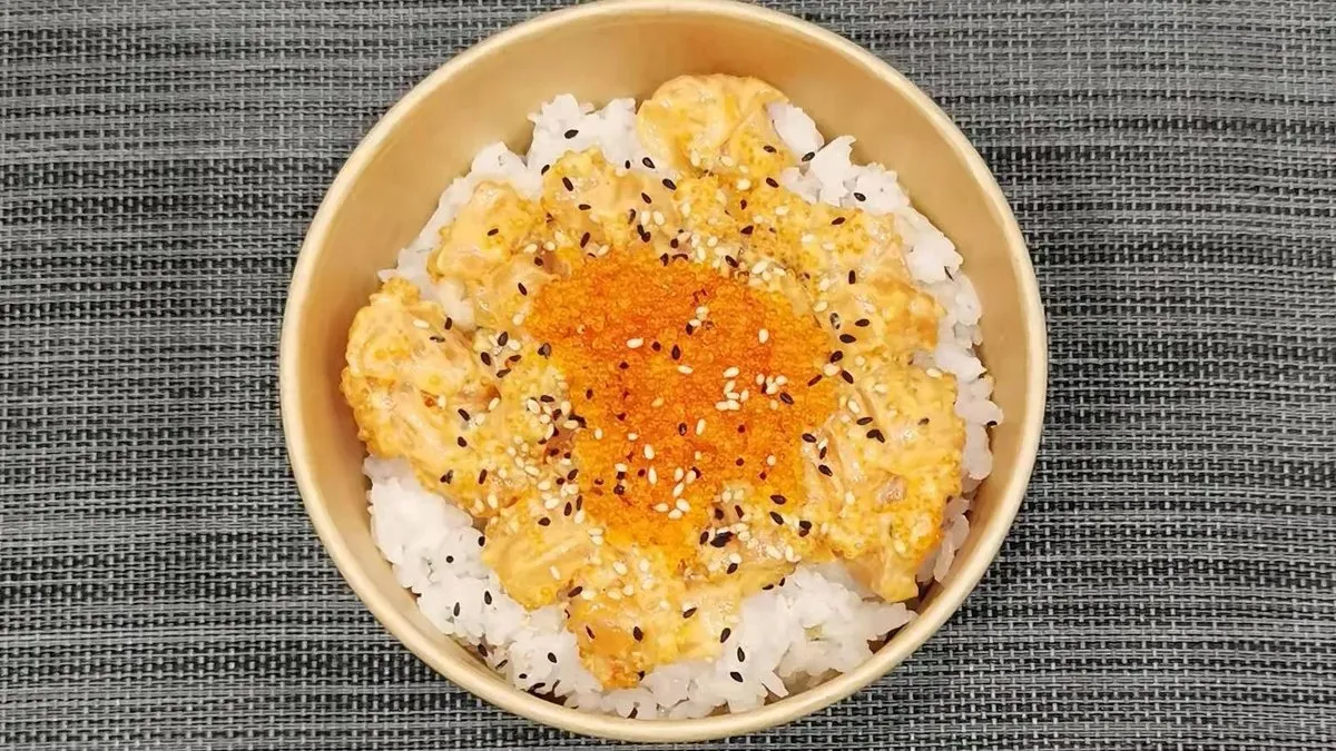 P16# spicy majonéz lazac kaviár rizs