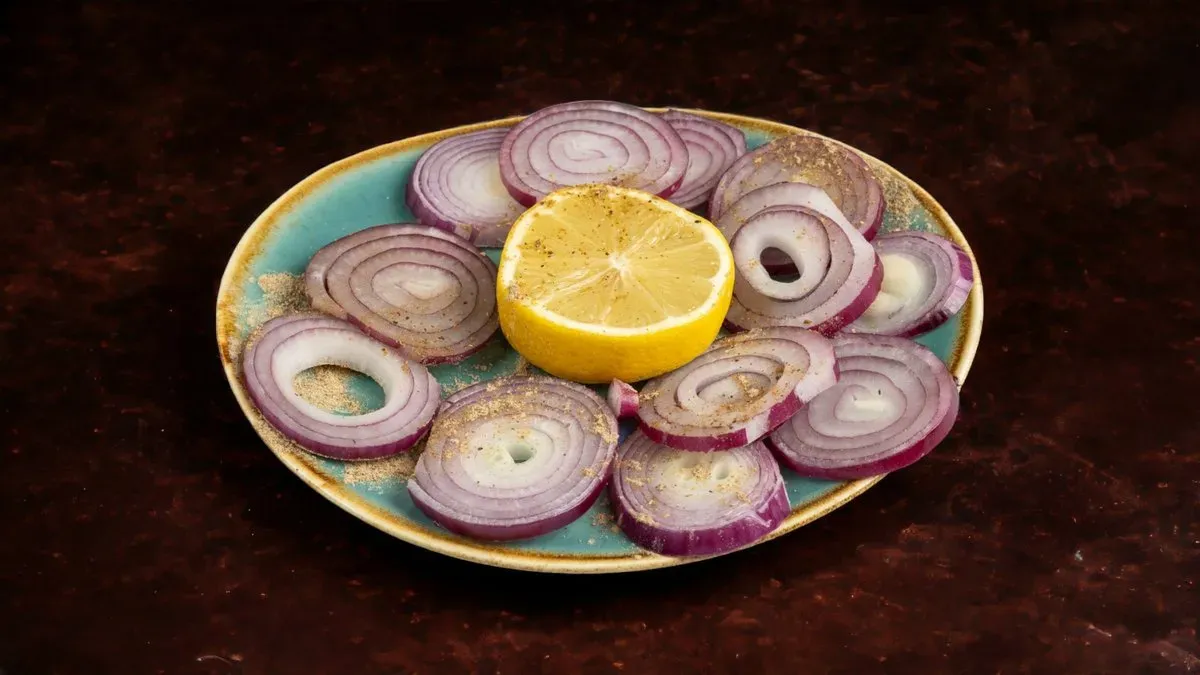 151. Onion Salad