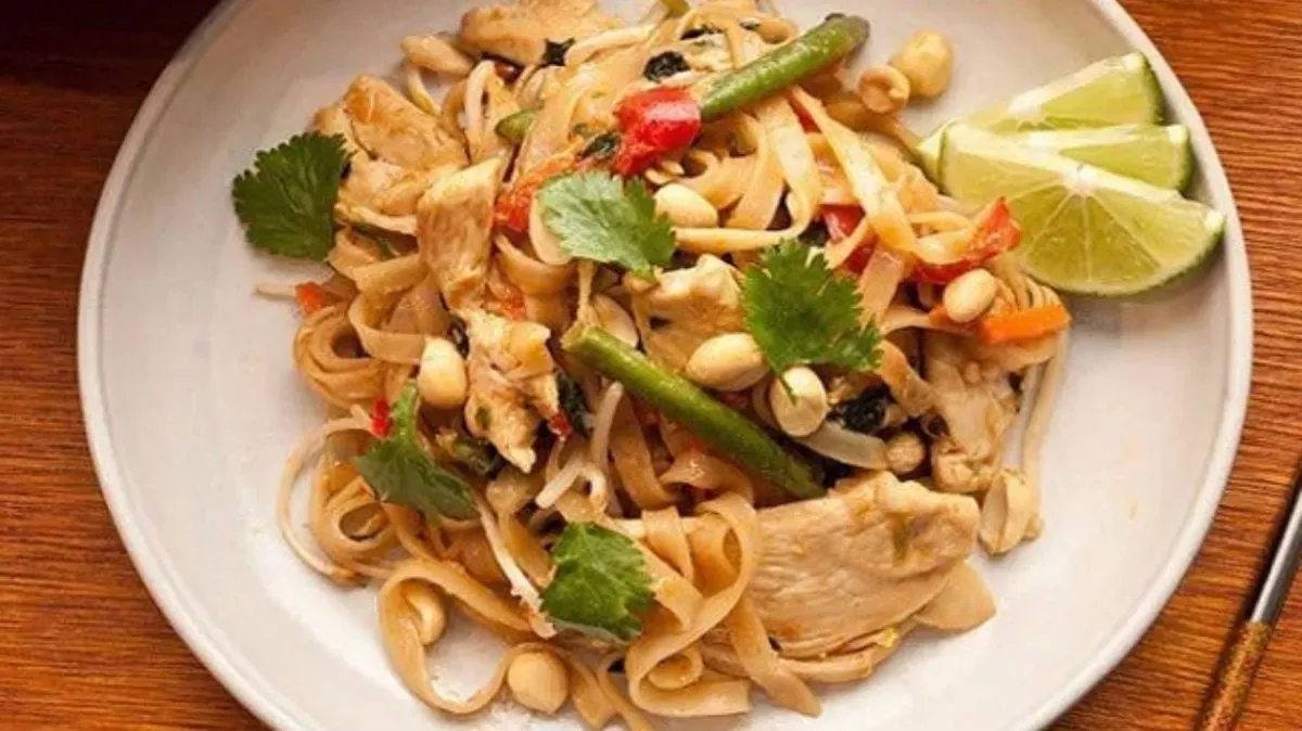 30A. Fried Noodle Vegetarian/Pirított Tészta Zöldségek & Tofu