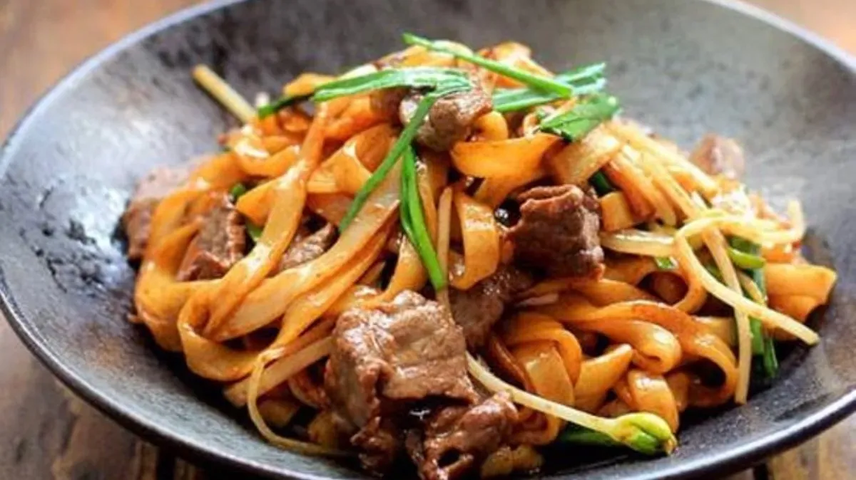 30B. Fried Noodle Beef/Pirított Tészta Marha