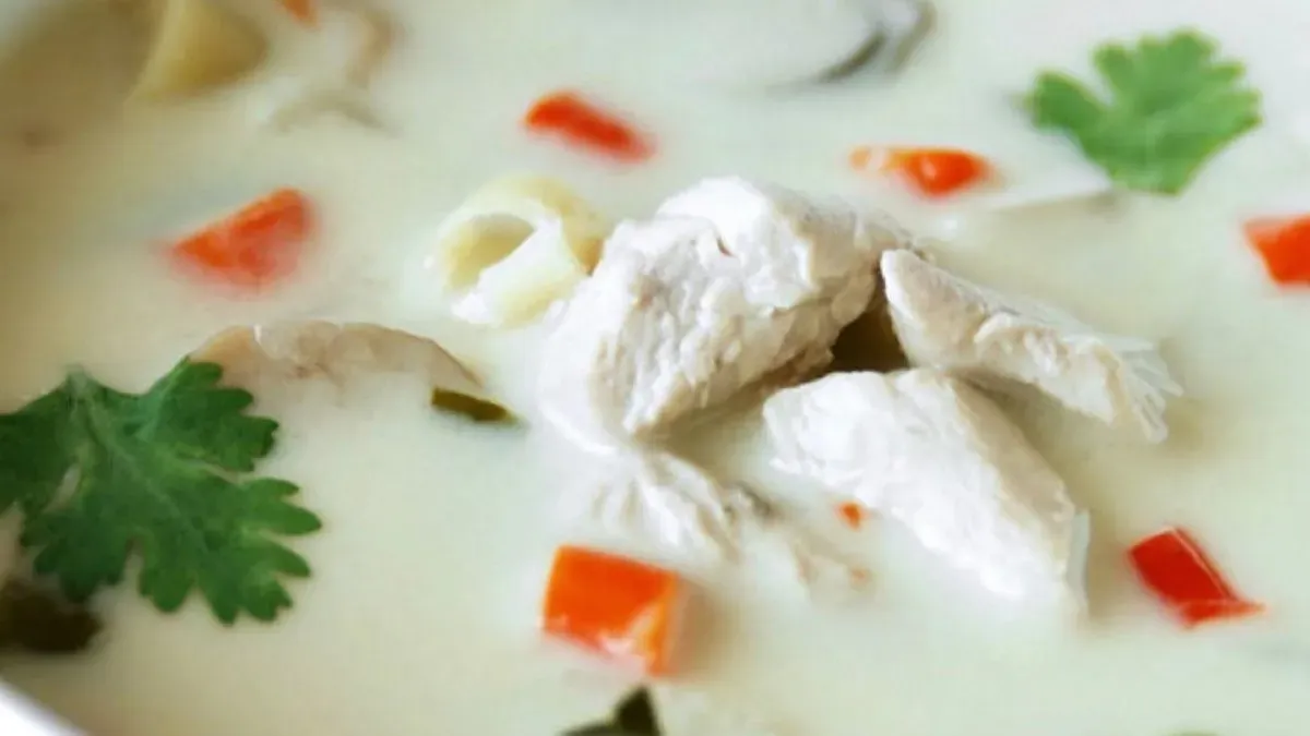 Tom kha csirkével