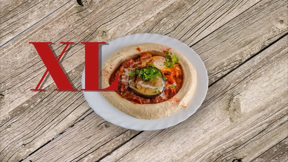 XL Shakshuka hummusszal, pitával