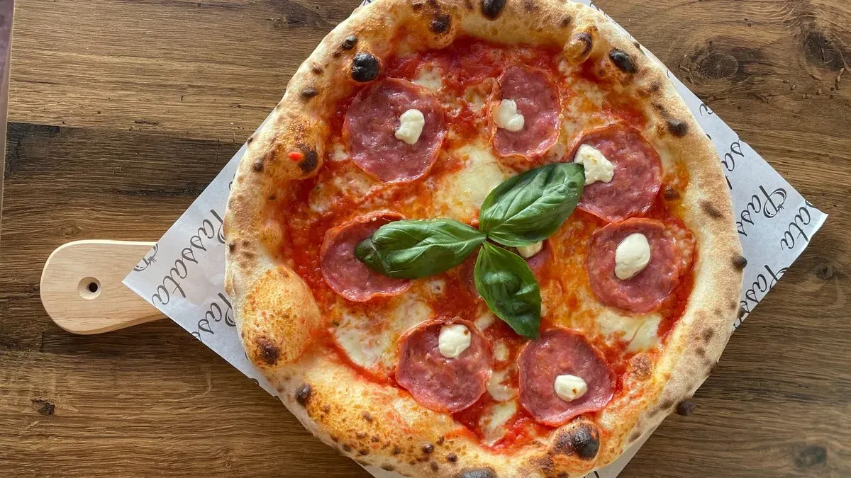 Salami Dolce pizza