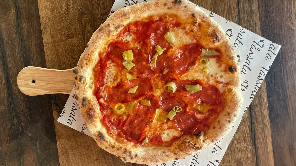 Salami Picante pizza