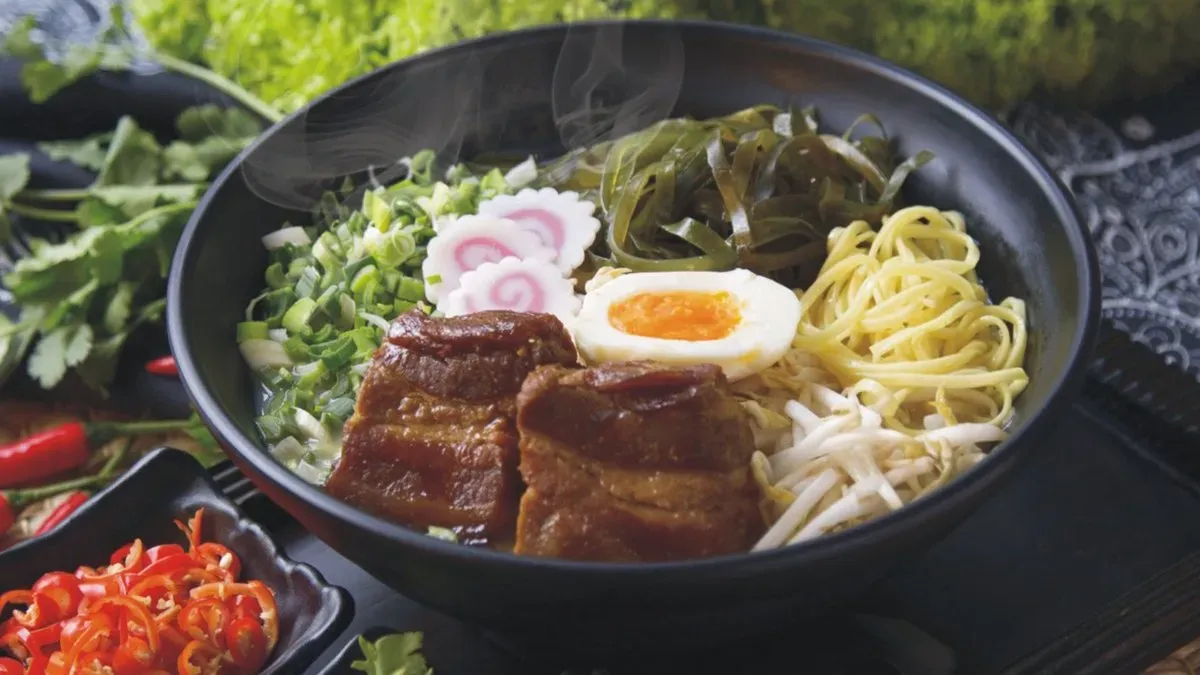 B5. Szójaszószban marinált sertés ramen