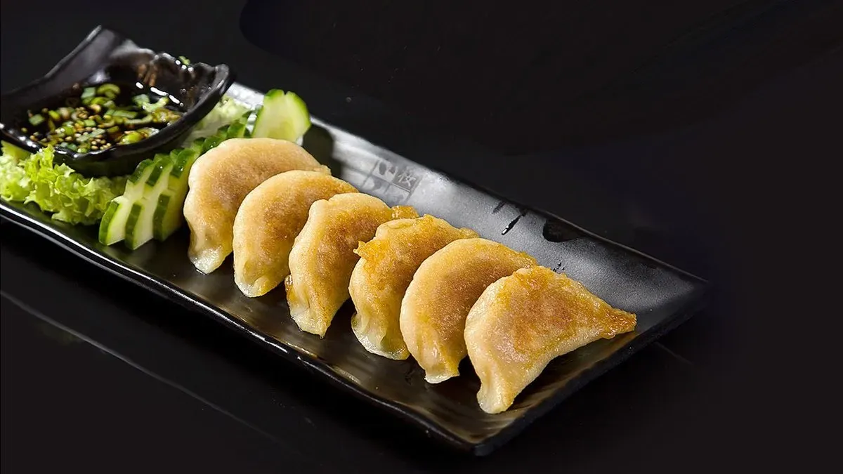 C13 Steamed and Fried Vegetable Gyoza