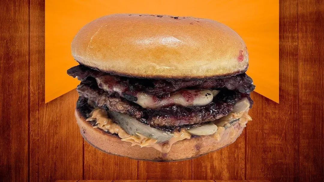 Camemberry Burger