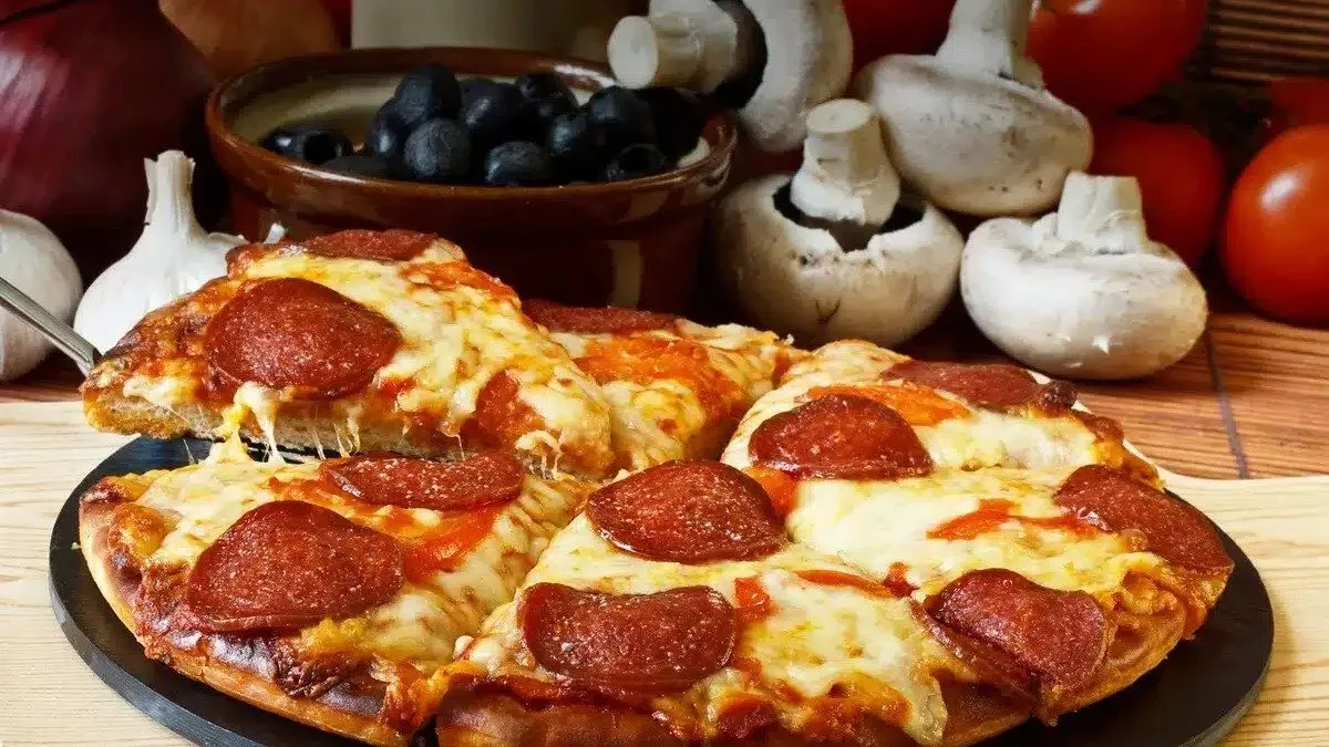 pizza salami (non halal )/پیتزا سالامی