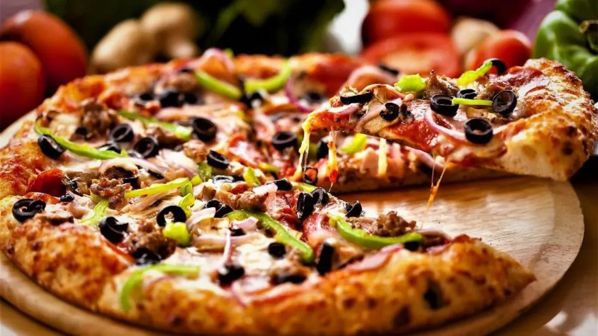 PIZZA meat and mashrom(HALAL)/پیتزا گوشت  و‌قارچ