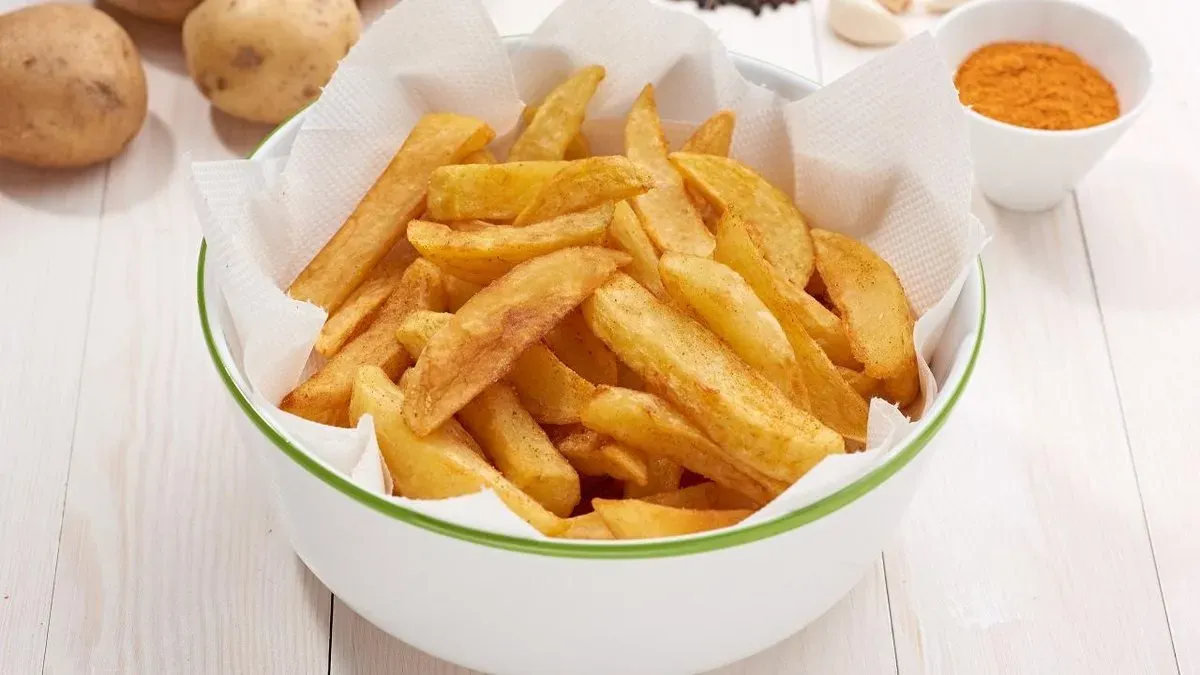 Sült krumpli/French fries سیب زمینی سرخکرده