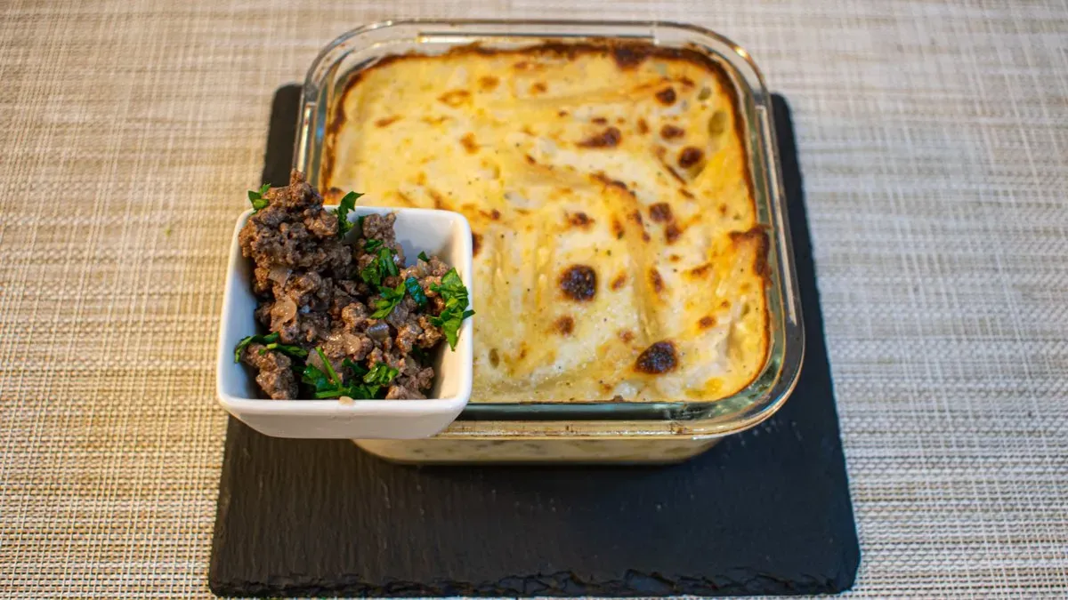 Besamel Penne tészta darált borjúval Nagy (Minced beef Bachamel pasta big)