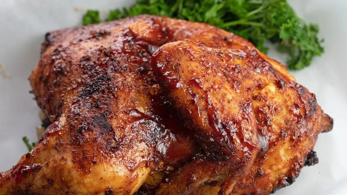 Fél csirke grillezett, Tahina, Kenyér (grilled chicken with tahini, brad)