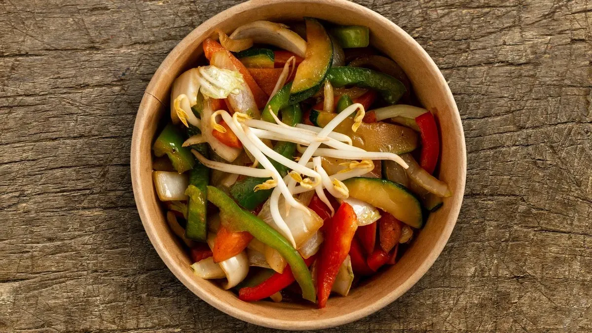 Vegyes zöldségek wokban pirítva