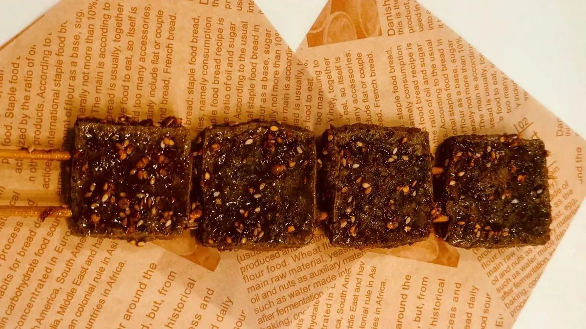 “Büdös” tofu 炸臭豆腐