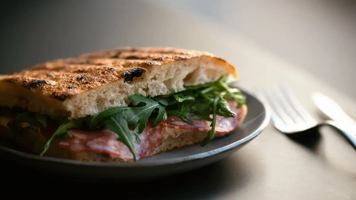 szarvasgombás-szalámis focaccia