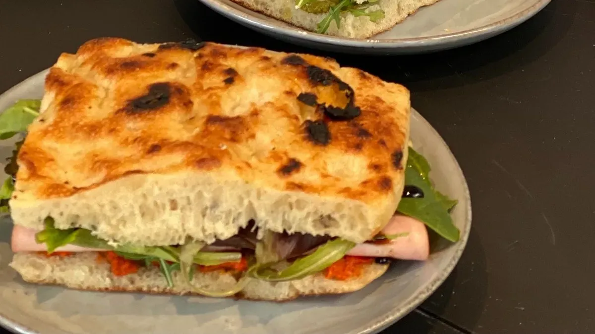 Cotto-ndujás focaccia
