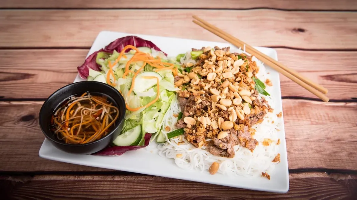17. BUN BO NAM BO