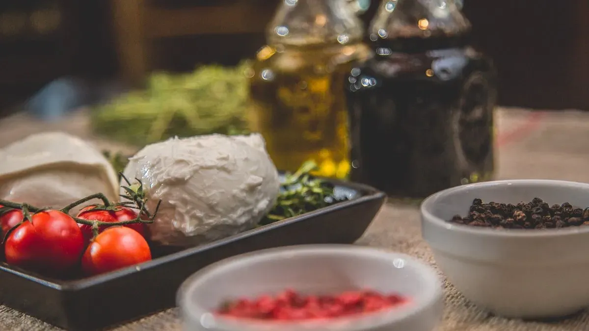 Bivaly mozzarella paradicsommal és házi pesto-val