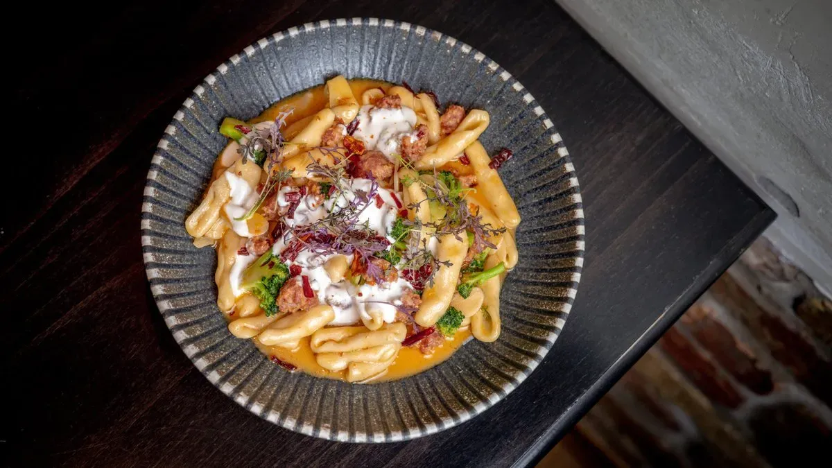Házi cavatelli tészta salsiccával, brokkolival és creme fraiche-sel
