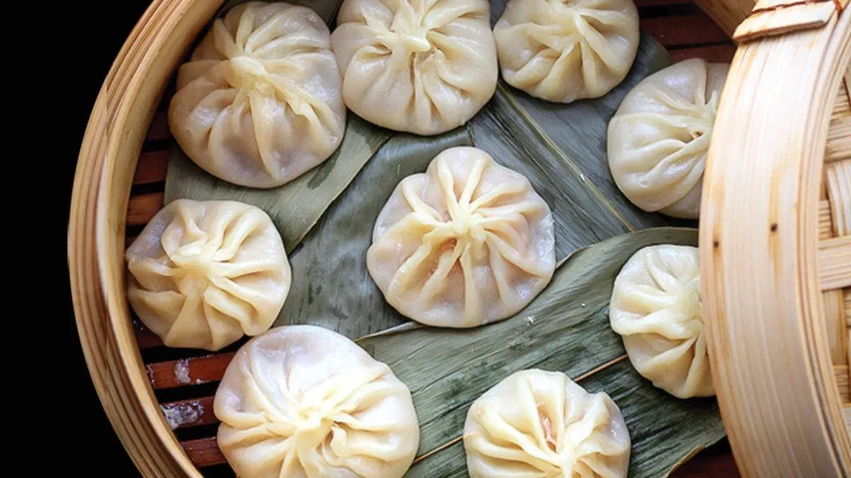 6. Csirkehússal töltött gőzgombóc / XIAO LONG BAO WITH CHICKEN  (6 db)