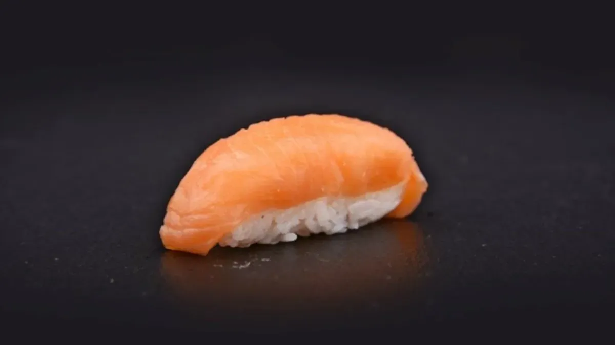Füstölt lazac nigiri