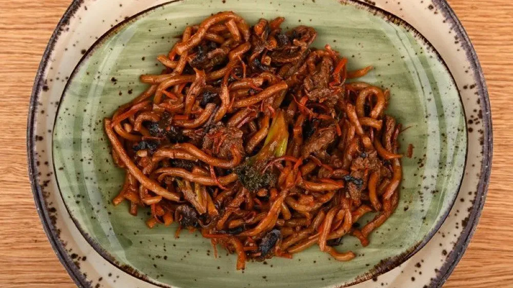 Teriyakis csirke zöldségekkel és udon tésztával