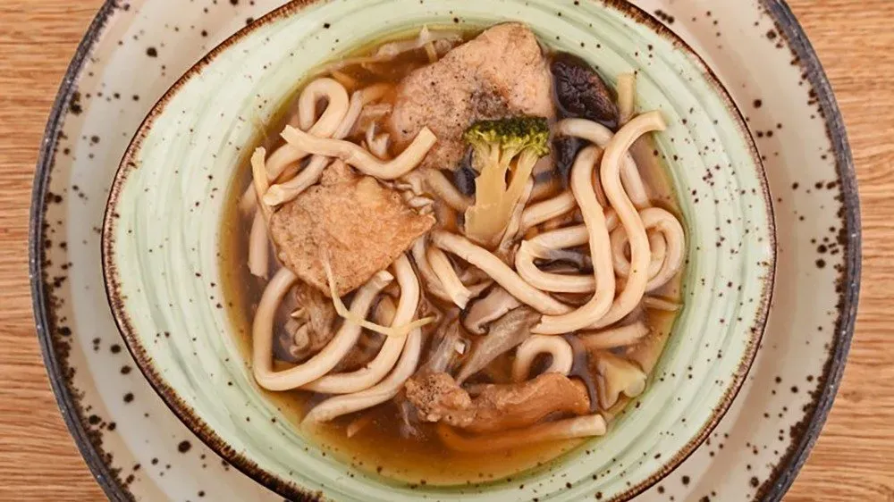 Zöldséges csirke ramen udon tésztával (0,7l)