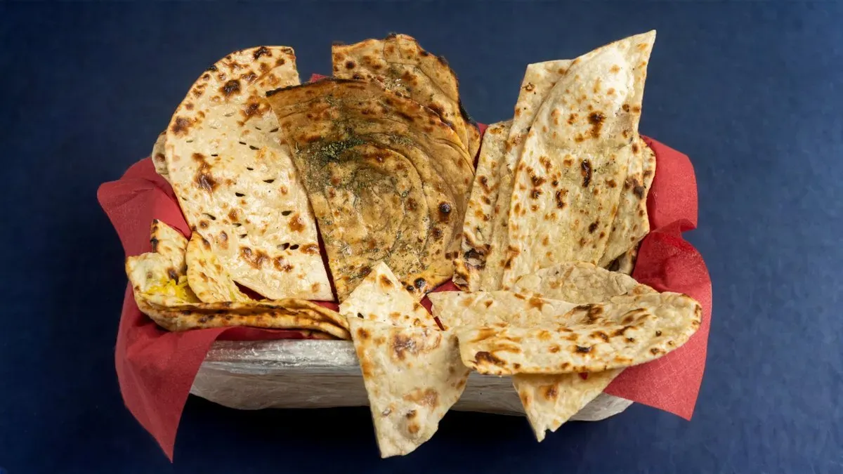 132. Haveli's Special Roti ki Tokri about 6 pieces