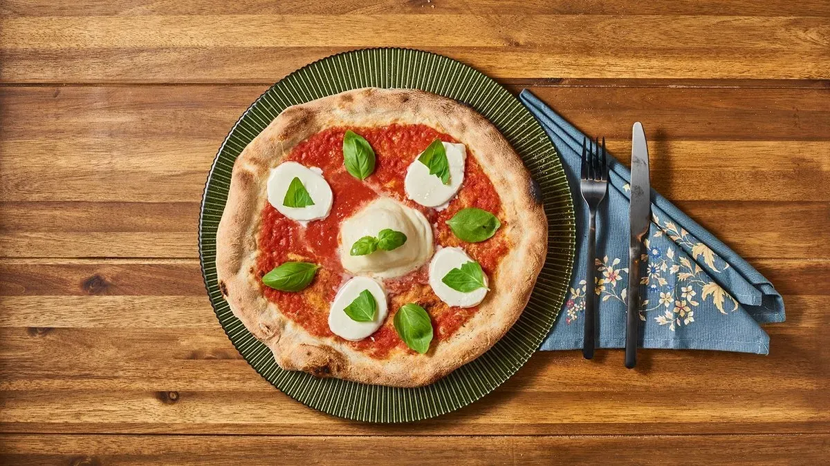 Margherita D.O.P pizza