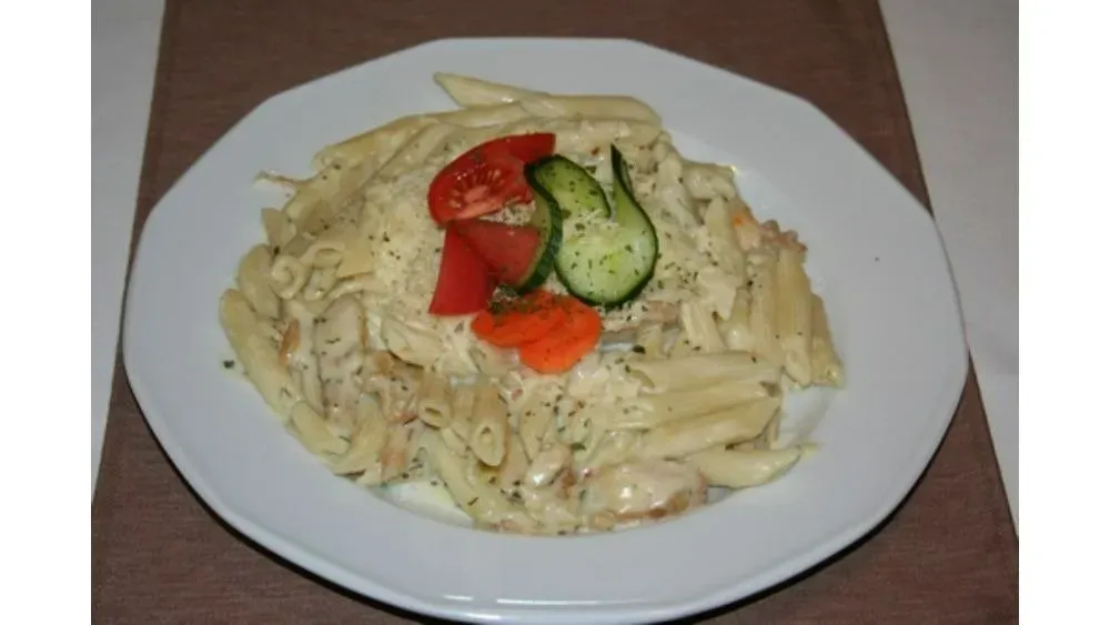 Négysajtos csirkehúsos penne