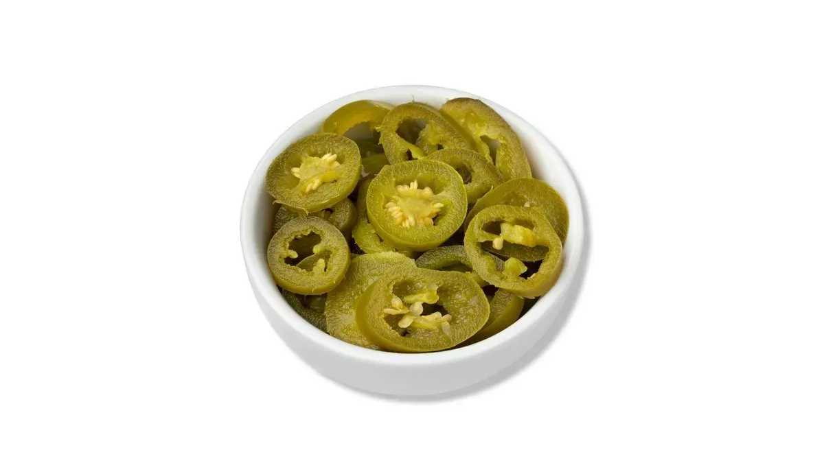 Darabolt pepperoni paprika külön tálban