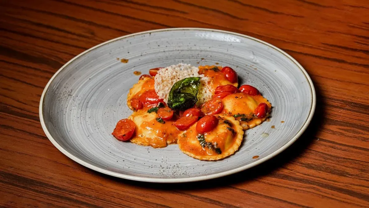 Raviolini di vitello della casa "ragusano"pomodori semi-dry es salvia