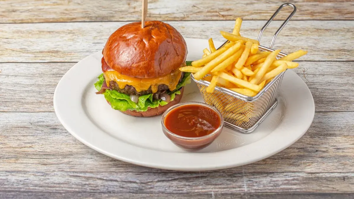 Black Angus Burger (20dkg), hasábburgonya