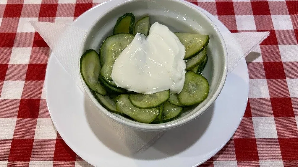 Uborkasaláta tejföllel