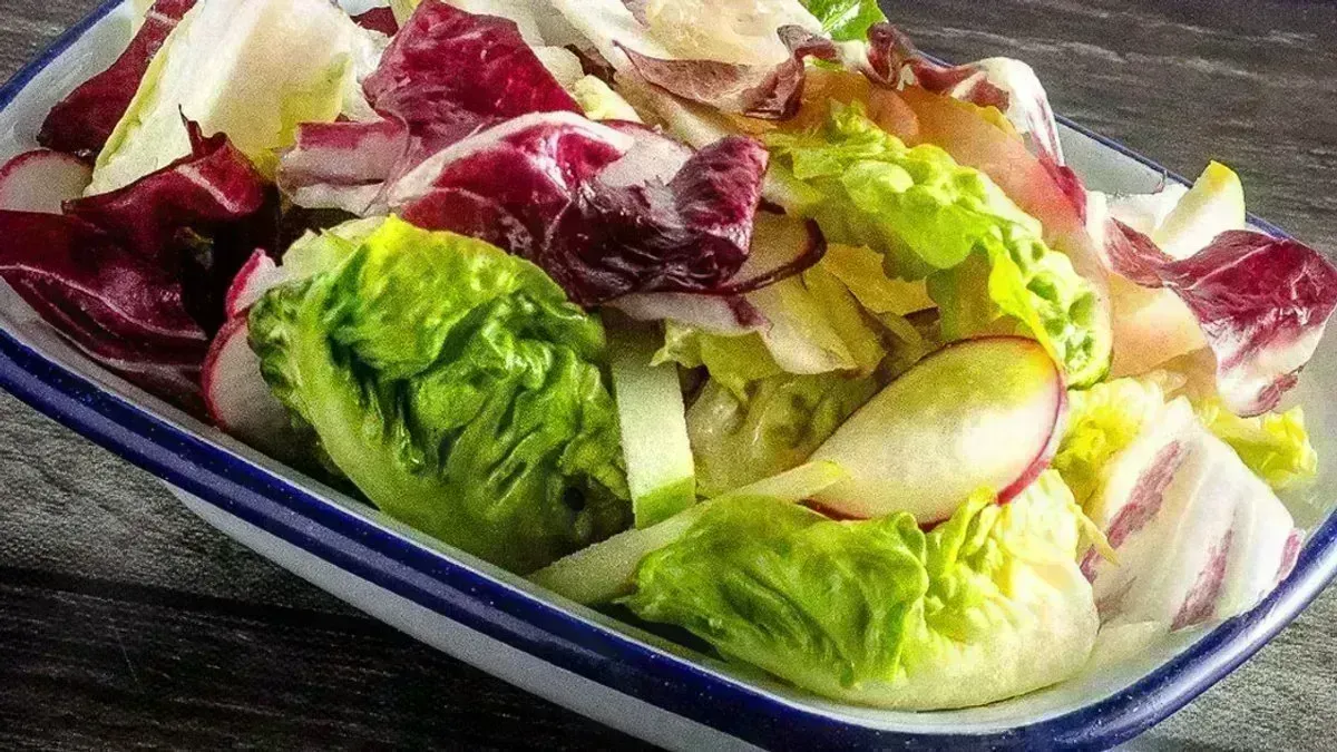 Friss piaci saláta