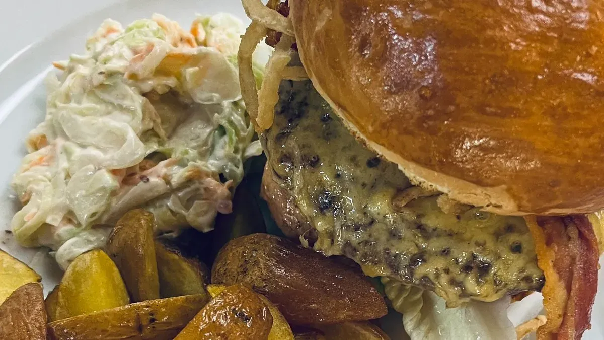 Bistro burger, sült burgonya