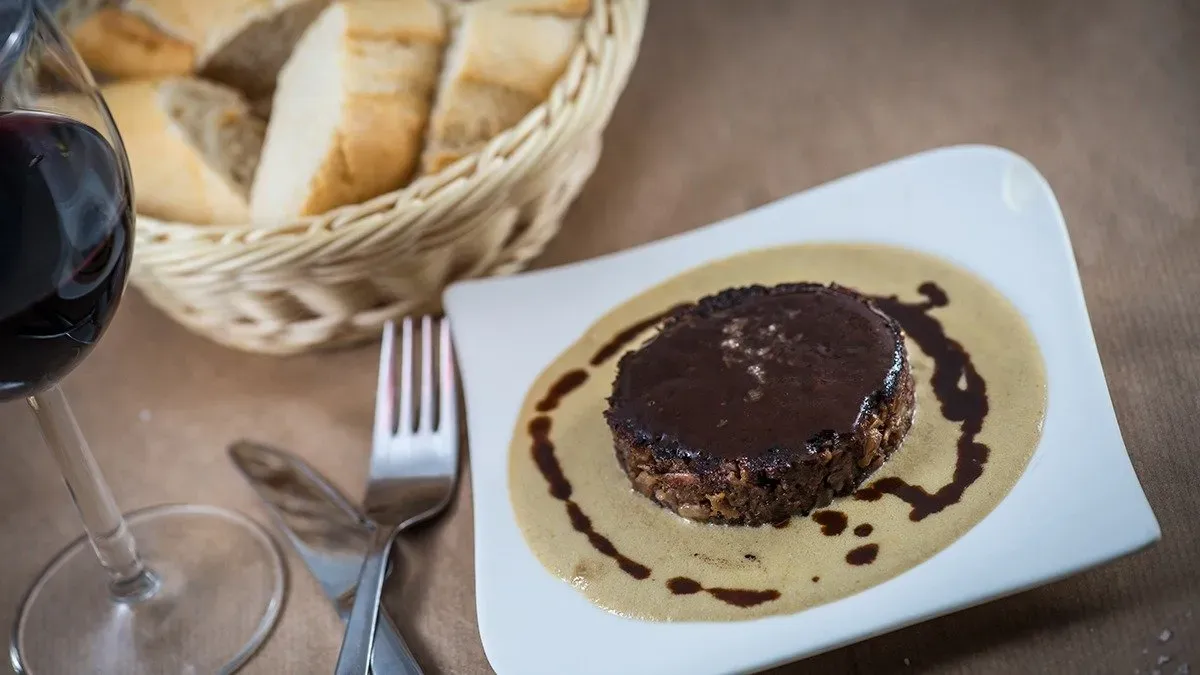 Rabo de toro deshuesado con salsa de foi