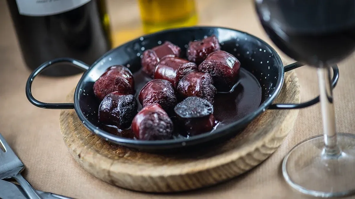 Chorizo al vino tinto