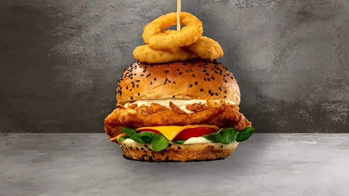 Ropogós csirke burger