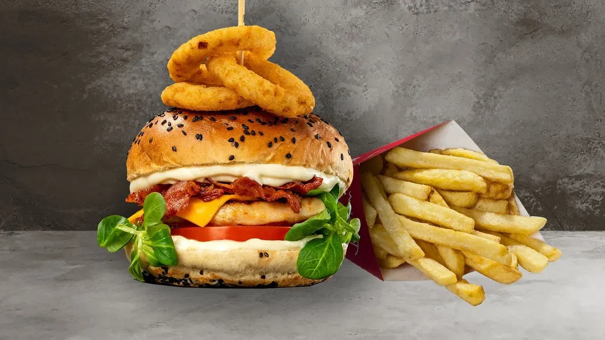 Natúr csirke burger választható krumplival
